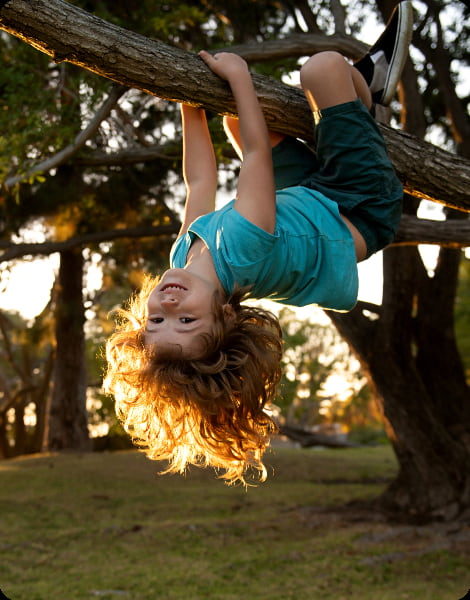 chico hablando con un profesional